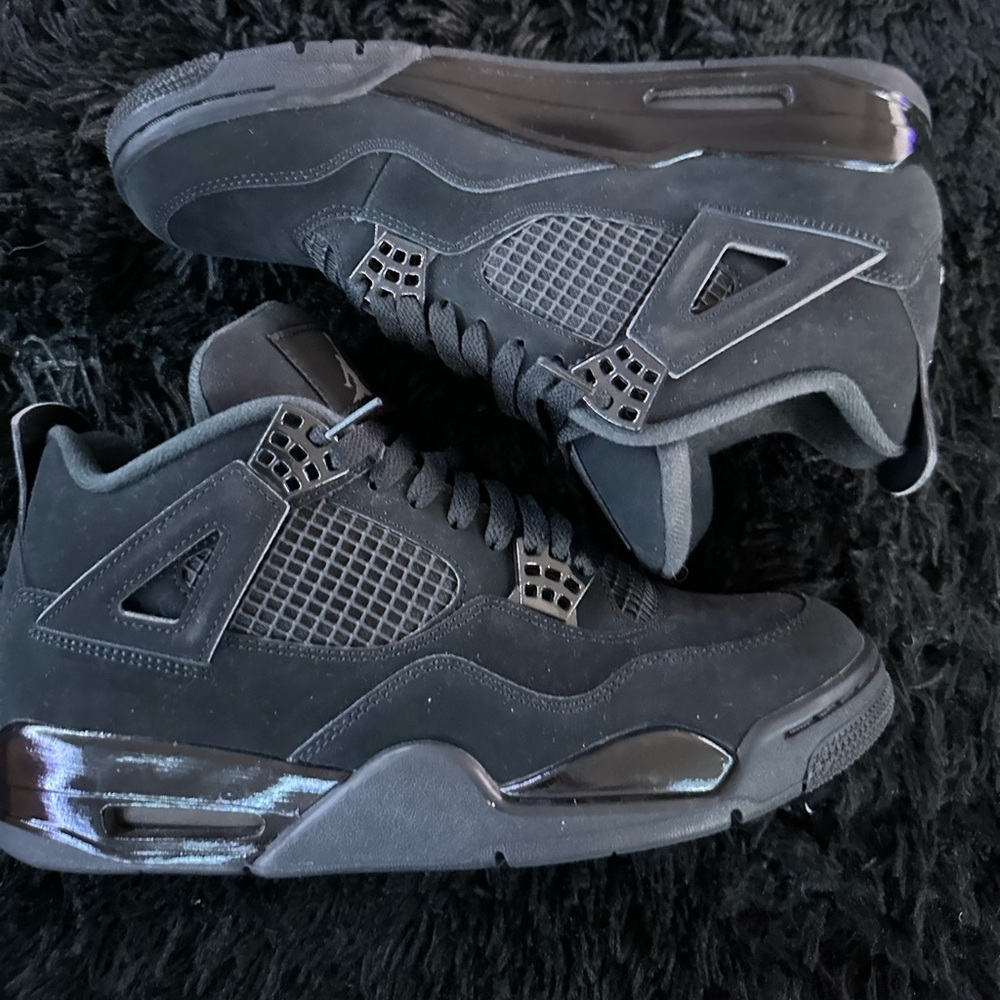 Black cats 4s